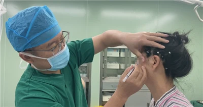 안면 성형은 당신이 할 수있는 일이 아닙니다. Pre-OP 시험을 통해 조잡 할 수 없습니다.